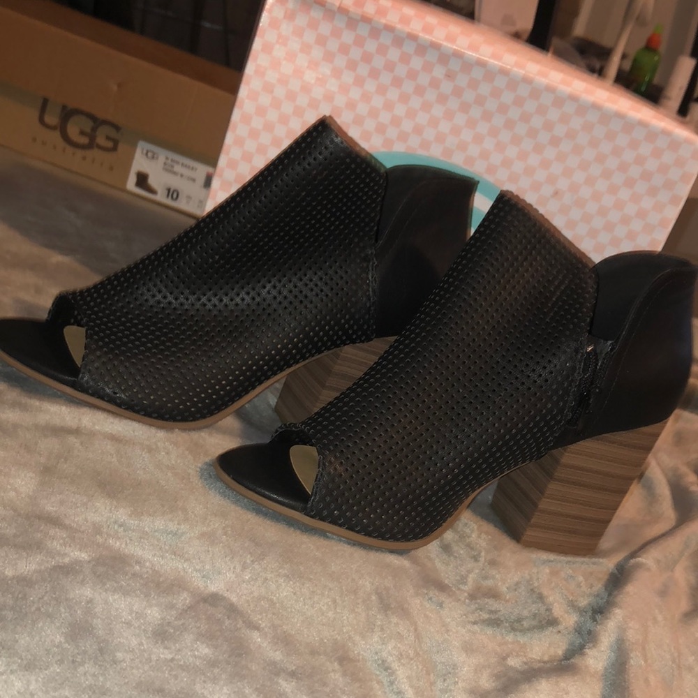 Black wood chunky heel